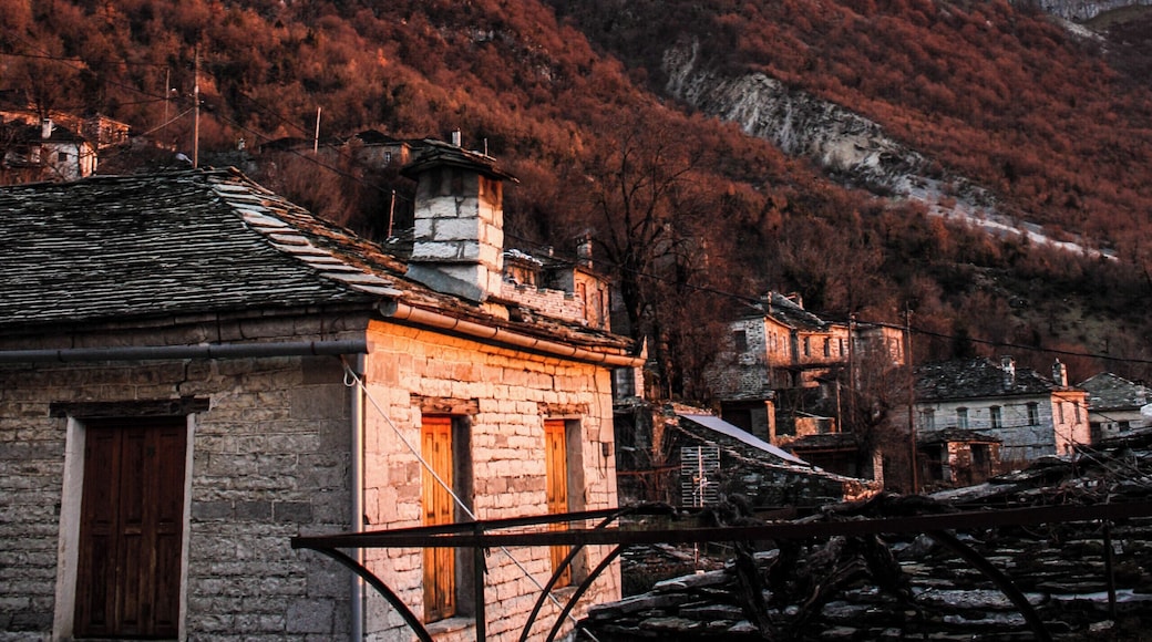 The village of Papingo is located very near the northern end of the Vikos Gorge and is inside the Vikos–Aoös National Park.
A footpath leads up from the village through the sub-alpine plateaus of Mt Tymphe to Drakolimni (Dragonlake), a glacial lake at an altitude of 2000 m. The trek to the lake lasts about 5 hours.