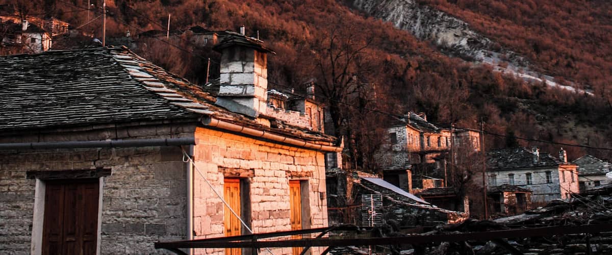 The village of Papingo is located very near the northern end of the Vikos Gorge and is inside the Vikos–Aoös National Park.
A footpath leads up from the village through the sub-alpine plateaus of Mt Tymphe to Drakolimni (Dragonlake), a glacial lake at an altitude of 2000 m. The trek to the lake lasts about 5 hours.