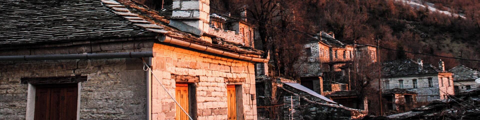 The village of Papingo is located very near the northern end of the Vikos Gorge and is inside the Vikos–Aoös National Park.
A footpath leads up from the village through the sub-alpine plateaus of Mt Tymphe to Drakolimni (Dragonlake), a glacial lake at an altitude of 2000 m. The trek to the lake lasts about 5 hours.