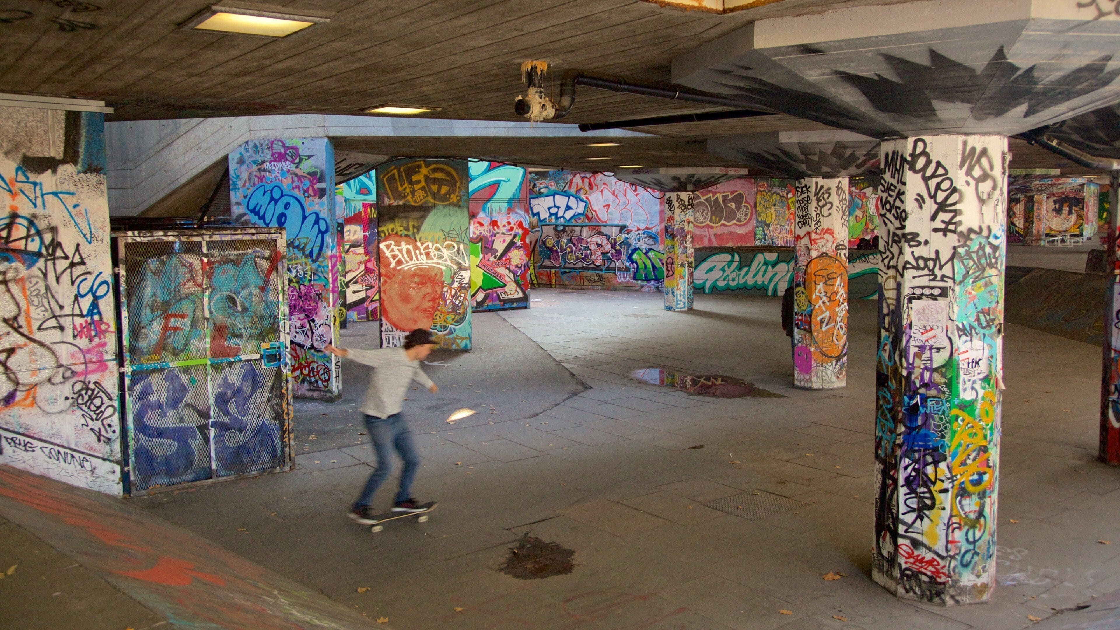 Southbank Centre featuring theater scenes and outdoor art as well as an individual male