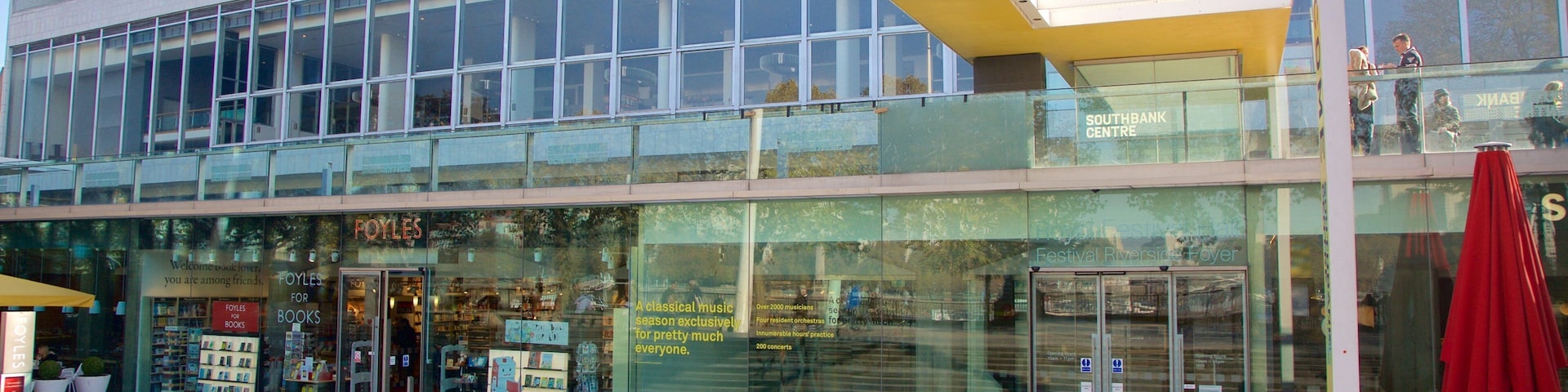 Southbank Centre caracterizando cenas de teatro, cenas de cafeteria e paisagens