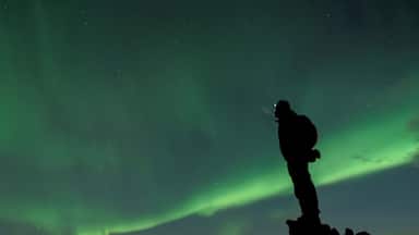 Seeing Aurora Borealis should be on everyones #bucketlist, it is one of the craziest phenomena I have ever witnessed. Visiting Iceland you have a window of time to see the #northernlights dance across the sky, out of our 10 day trip we were lucky enough to see them in their full glory on the last night. This campsite was a great place to stay and explore the nearby areas while watching the lights. #lifeatexpediagroup