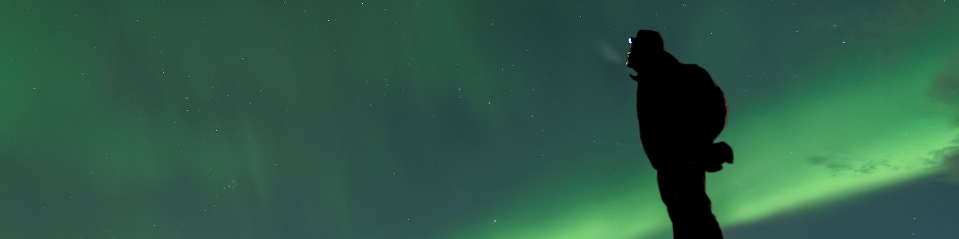 Seeing Aurora Borealis should be on everyones #bucketlist, it is one of the craziest phenomena I have ever witnessed. Visiting Iceland you have a window of time to see the #northernlights dance across the sky, out of our 10 day trip we were lucky enough to see them in their full glory on the last night. This campsite was a great place to stay and explore the nearby areas while watching the lights. #lifeatexpediagroup