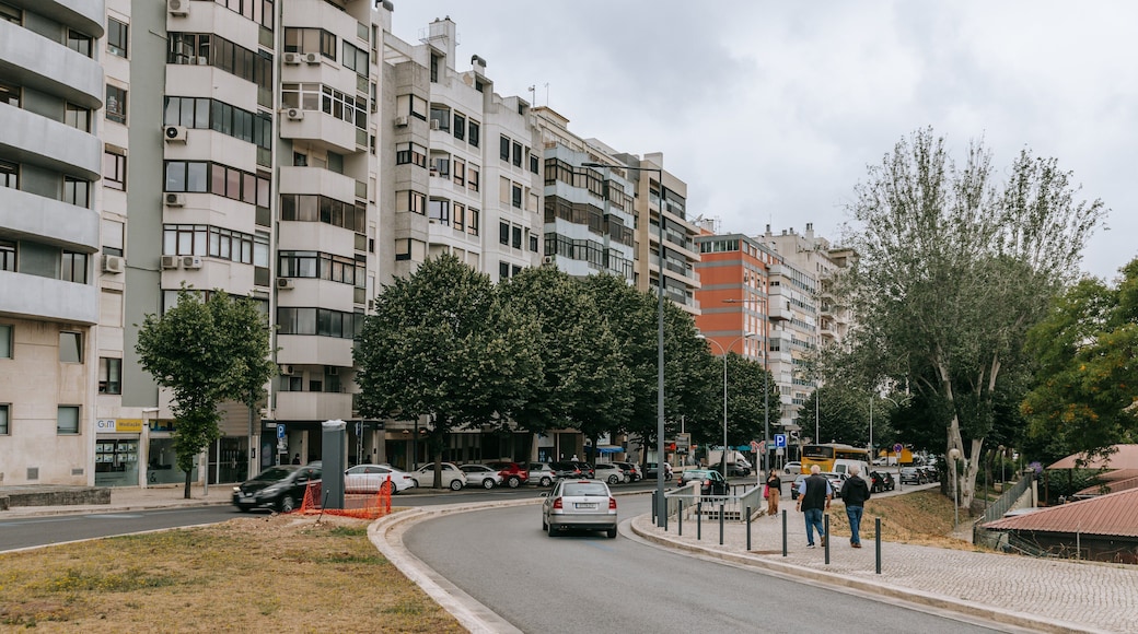 Sete Rios featuring street scenes