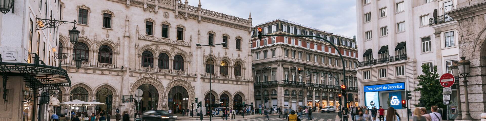 Avenida da Liberdade showing street scenes and a city