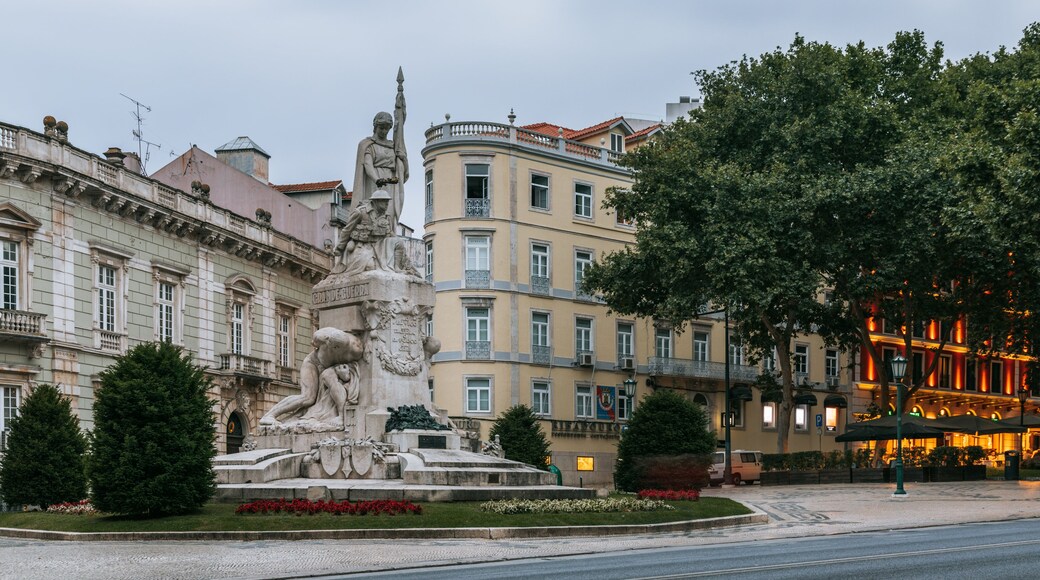 Avenida da Liberdade featuring a city and a statue or sculpture