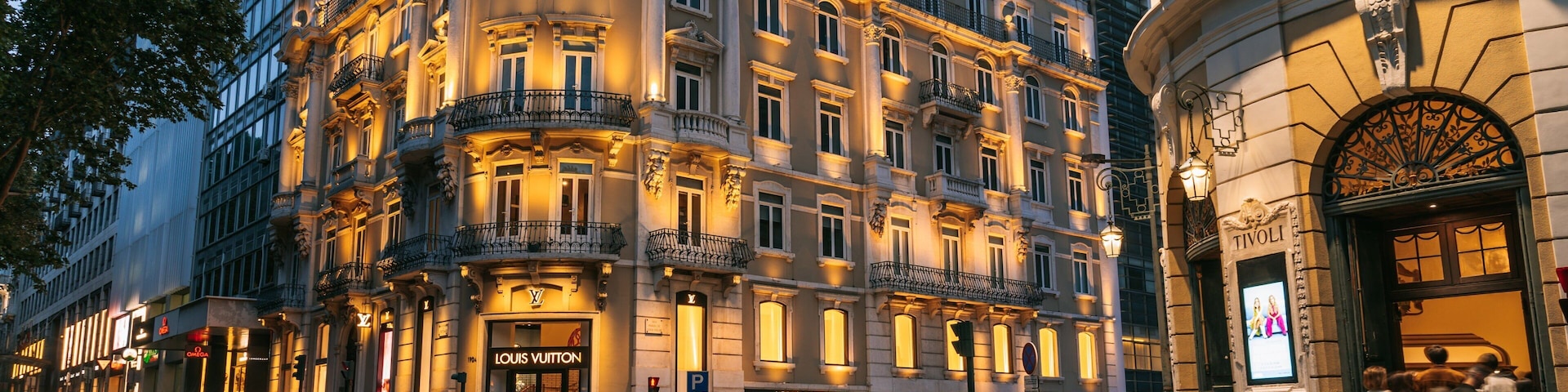 Avenida da Liberdade showing heritage architecture, street scenes and night scenes