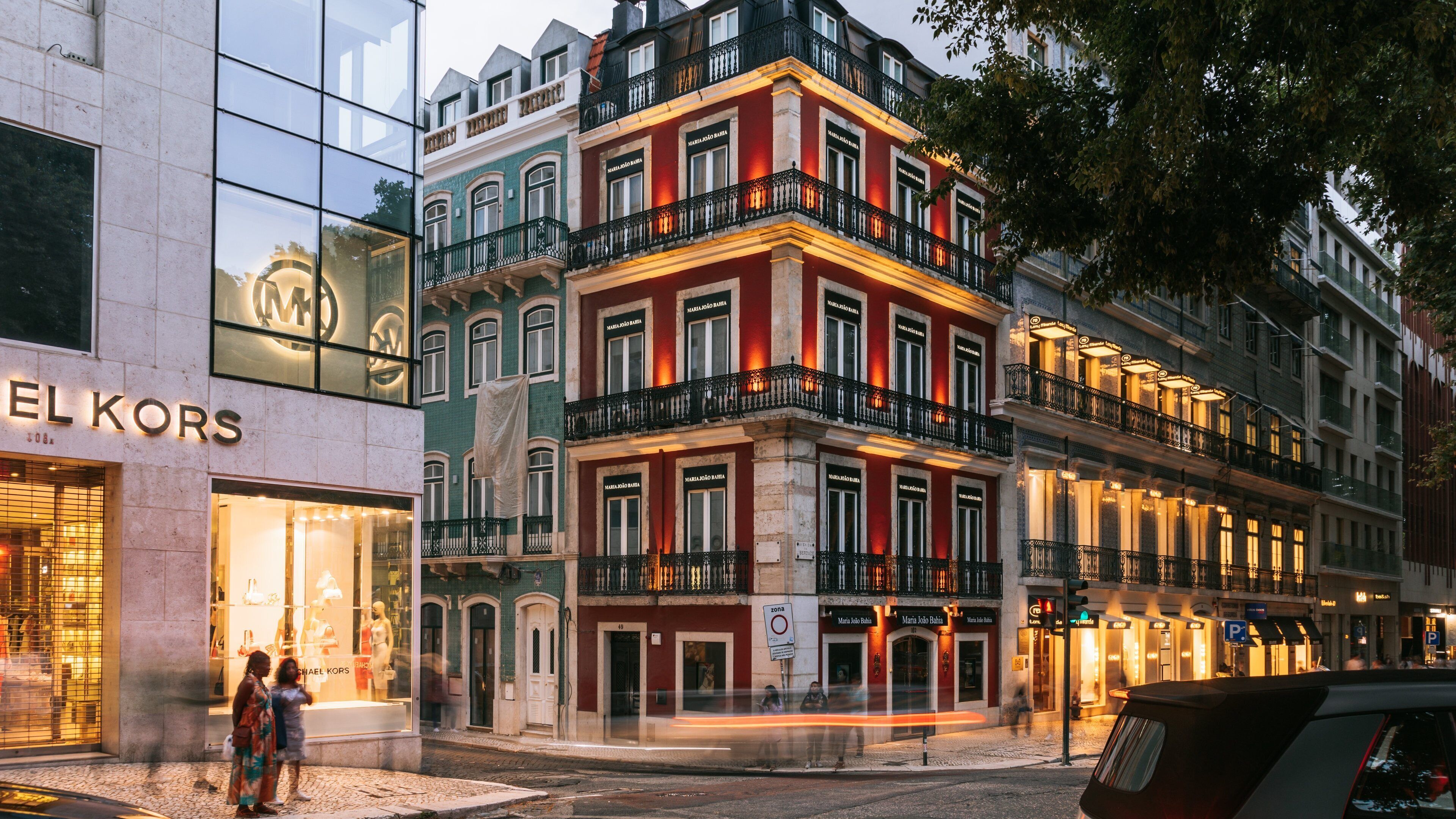 Avenida da Liberdade featuring night scenes