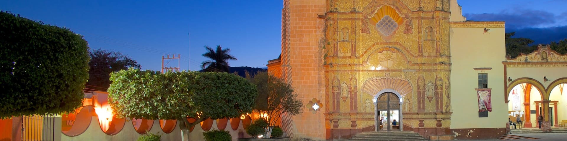 Jalpan de Serra showing a church or cathedral, heritage architecture and night scenes
