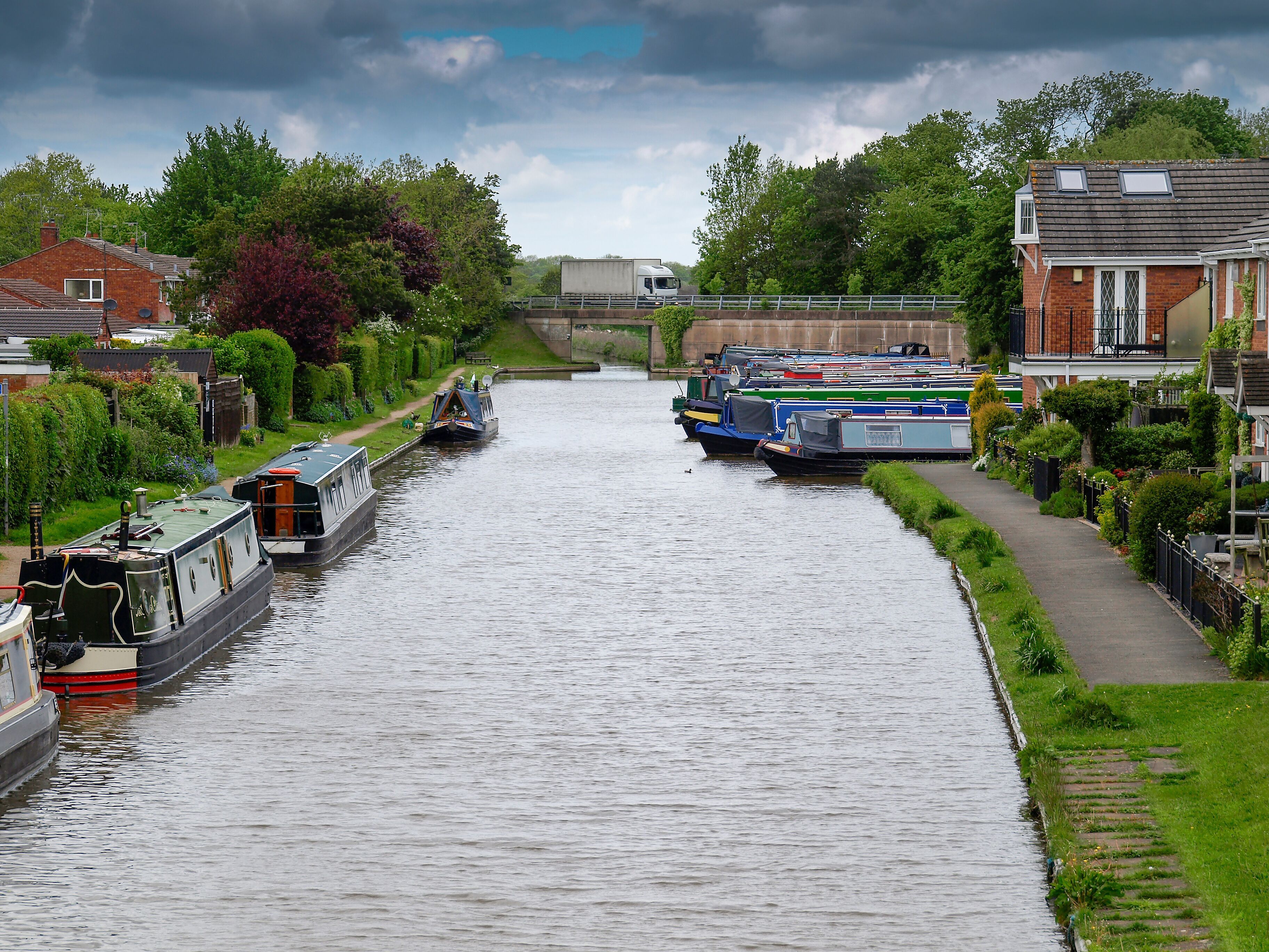 Narrowboats mooring on the Shropshire Union Canal in Market Drayton.