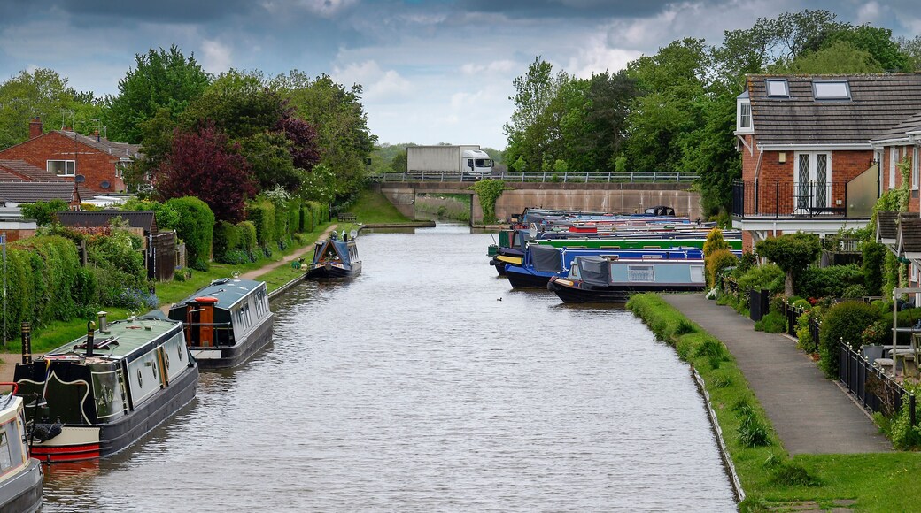 Narrowboats mooring on the Shropshire Union Canal in Market Drayton.