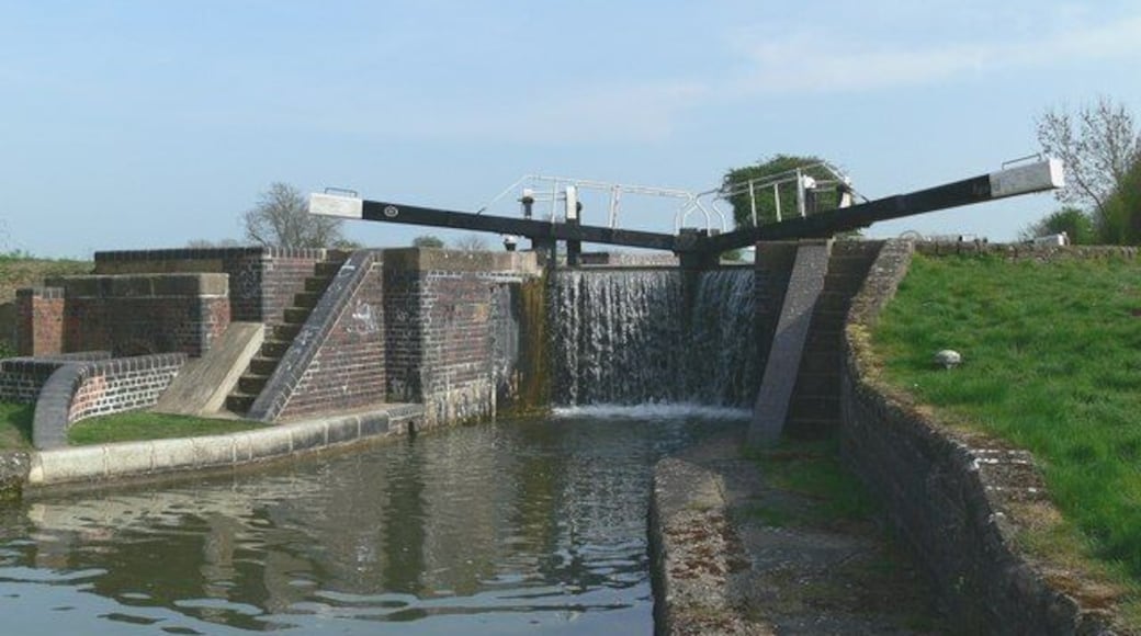 Grand Union Canal south of Leicester Double Rail Lock.