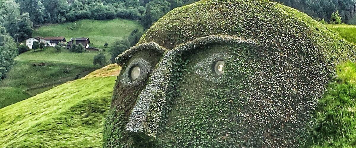 This is the Giant created as the centerpiece for for Swarovski Crystal Worlds. The story created was that a giant set out to experience the world and all its treasures and wonders With his knowledge, the Giant settled down in Wattens/Tyrol, where he has watched over his Chambers of Wonder ever since.
This is an awesome place to visit for the day. The chambers of Wonder contains 16 chambers, all designed with Swarovski Crystal.
There is a garden which includes a combination of contemporary art as well as ancient history. All the items in the garden again are made with Swarovski Crystal.
Great Day Trip if youâre in the area.
