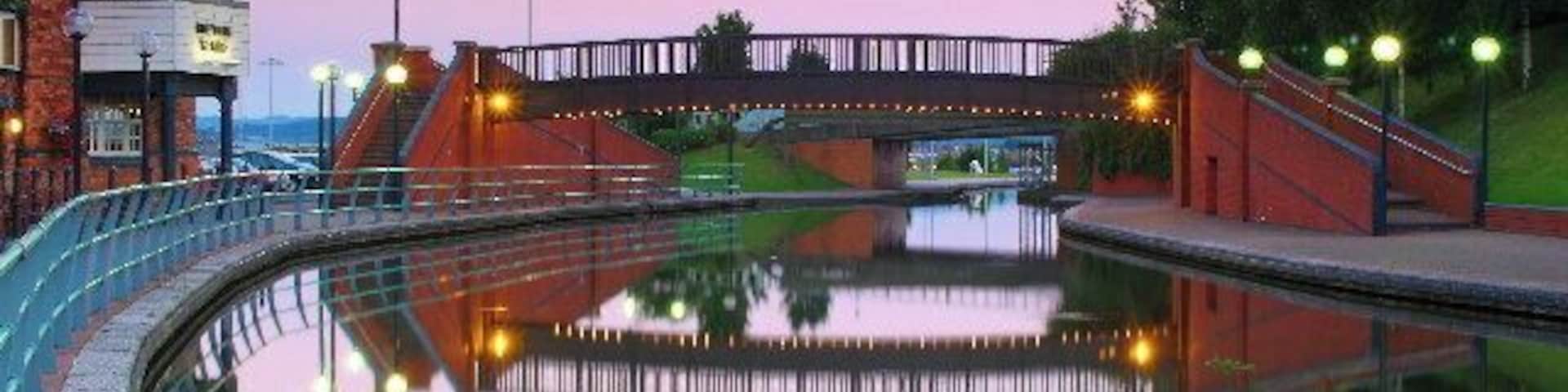 Waterfront, Merry Hill. View looking South at the Waterfront on Dudley No 1 canal at Brierley Hill, Dudley, West Midlands. The Brewers Wharf Pub can be seen on the left.