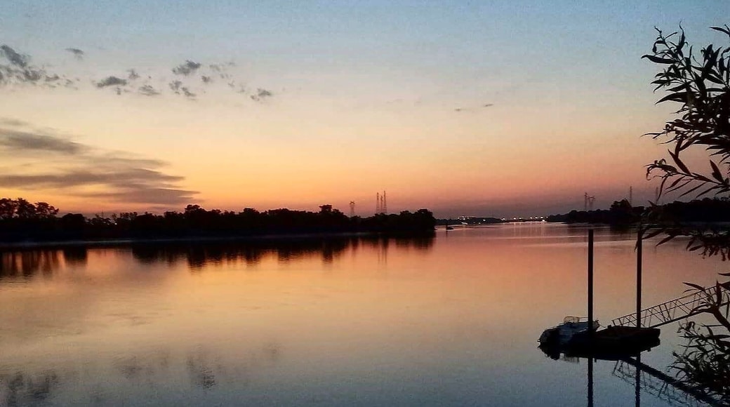I took this photo of the Garonne River while eating dinner at a nice restaurant I stumbled upon called La Maison Du Flueve right outside of Bordeaux, France. This sunset looked as if the colors were painted on, and it made me want to live in this moment forever.
#riverphotochallenge #lamaisonduflueve #france #bordeaux #french #sunset #beautiful #travel #travelphotography #wanderlust #explore #river #sky