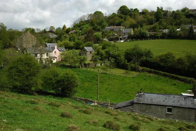 Ruardean Woodside This village high in the Forest of Dean used to be a coal mining village, though most of the scars have healed there is still some evidence, for example a spoil heap can be seen to the left just below the skyline.