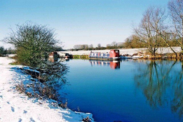 Moored boats on the River Thames on a wintry day This section of river above the town of Lechlade (or Lechlade on Thames as it now likes to be called) is used for mooring boats.