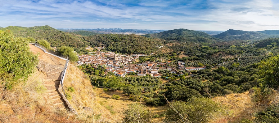 Pomnik Arias Montano znajduje się w miejscowości Alajar, Huelva, Hiszpania