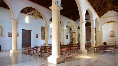 La Oliva showing a church or cathedral, heritage architecture and heritage elements
