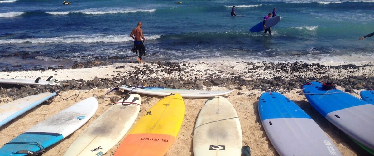 Punta Elena at Rocky Point is a great surf spot in Corralejo, Canary Islands! Isla Los Lobos in the background. đ #worldtravellikealical