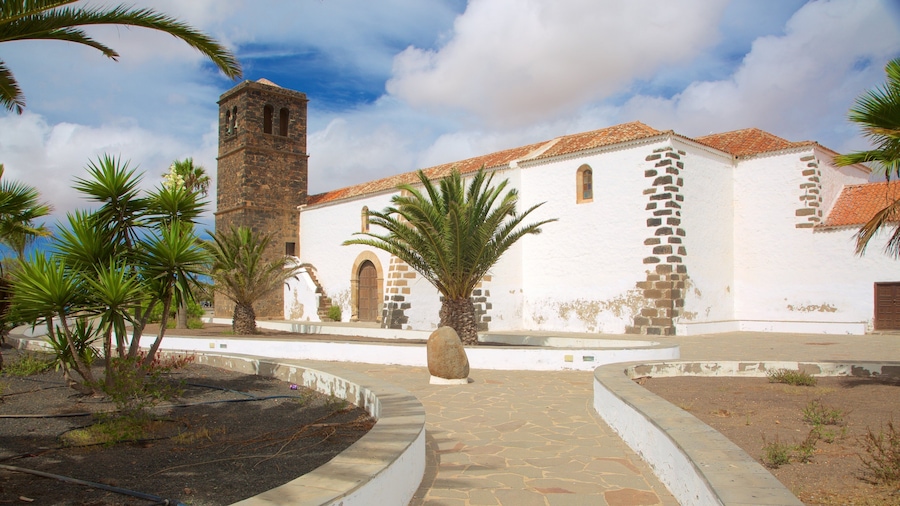 La Oliva featuring a park and heritage architecture