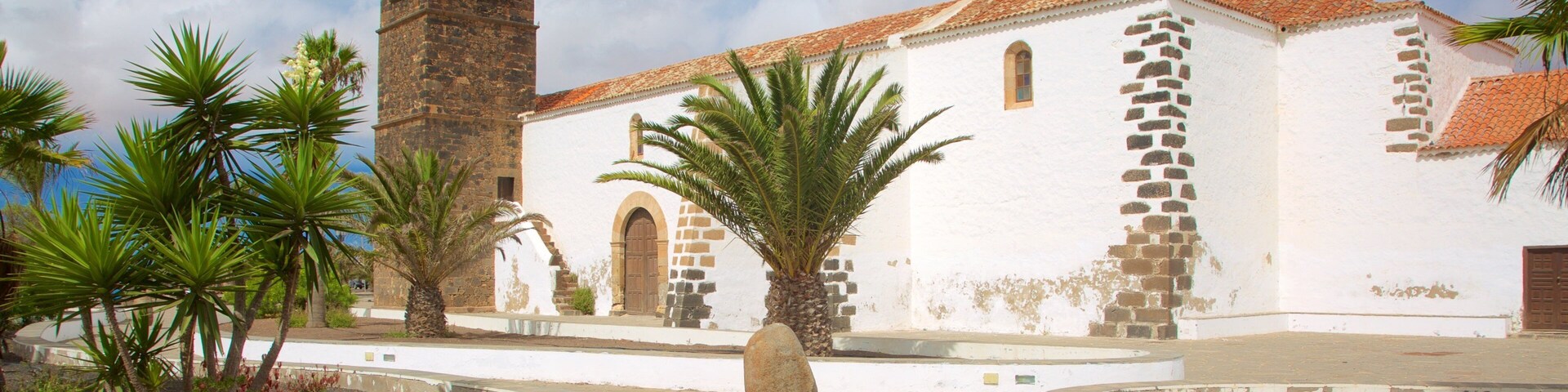 La Oliva featuring a park and heritage architecture