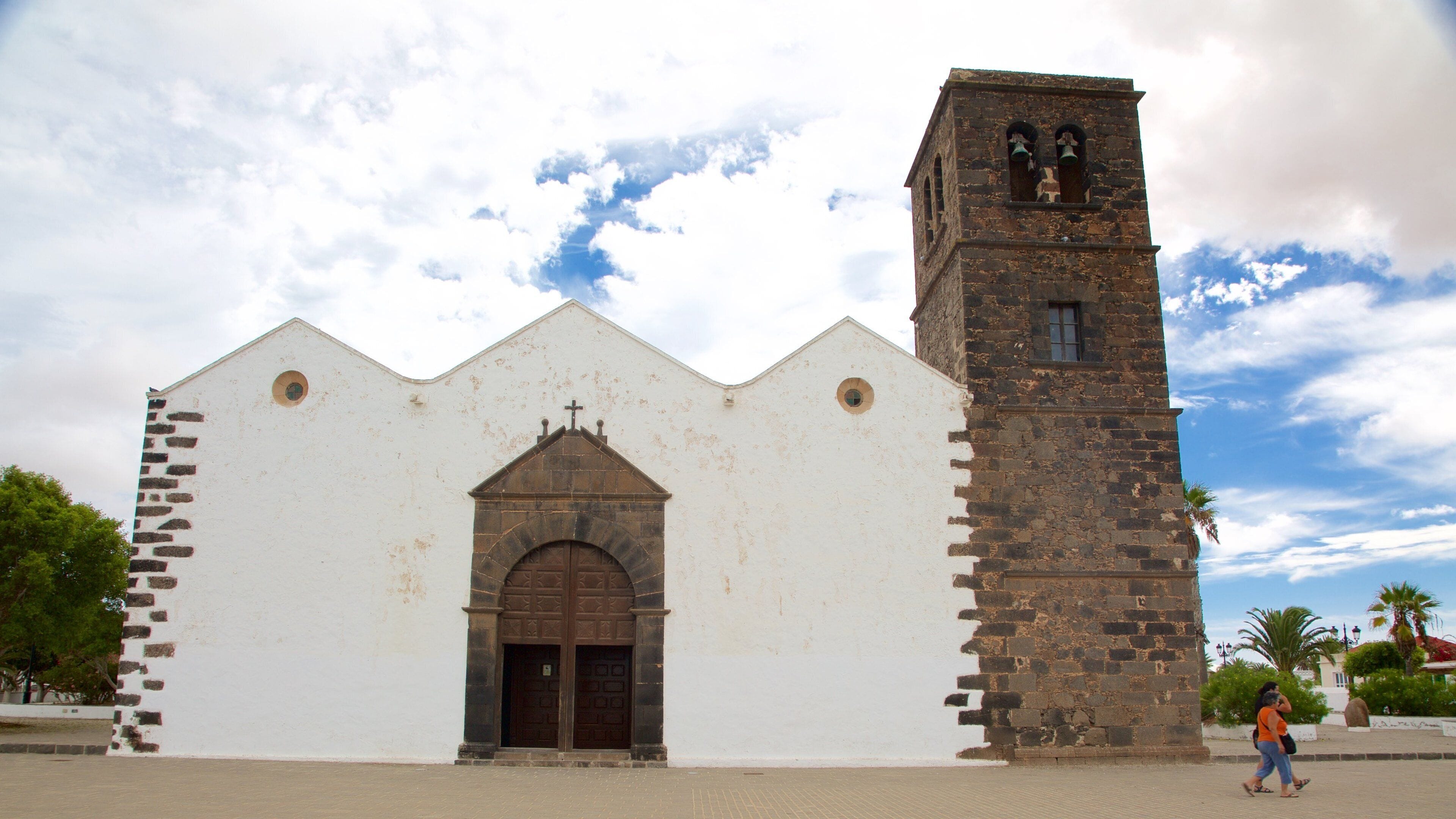 La Oliva featuring a church or cathedral