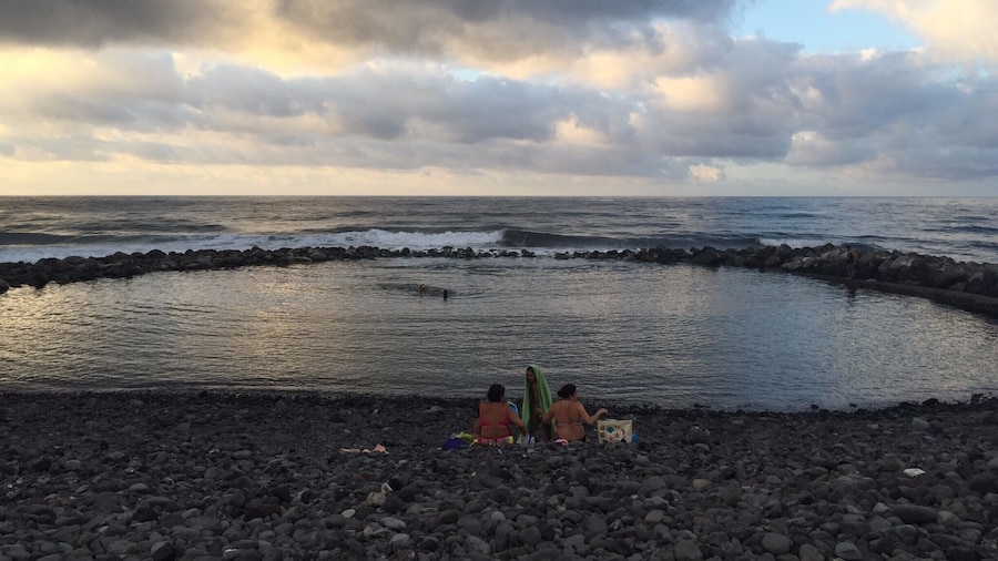 This part of the coast offer to people natural and rocky pool from beach. How pleasure is to swim there when people left and night is coming! Swimming in that pools was one of the craziest experience I ever had, watching waves beating the rocks without seeing your feet when darkness falling... #beachbound