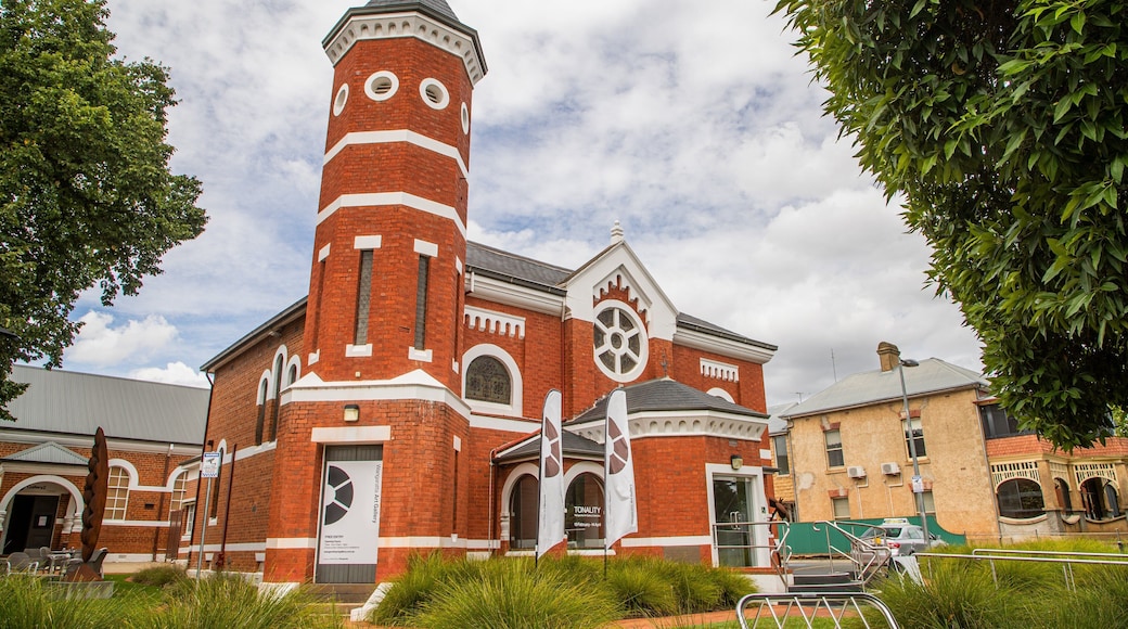Wangaratta Art Gallery featuring heritage architecture