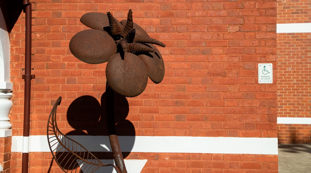 Wangaratta Art Gallery showing outdoor art