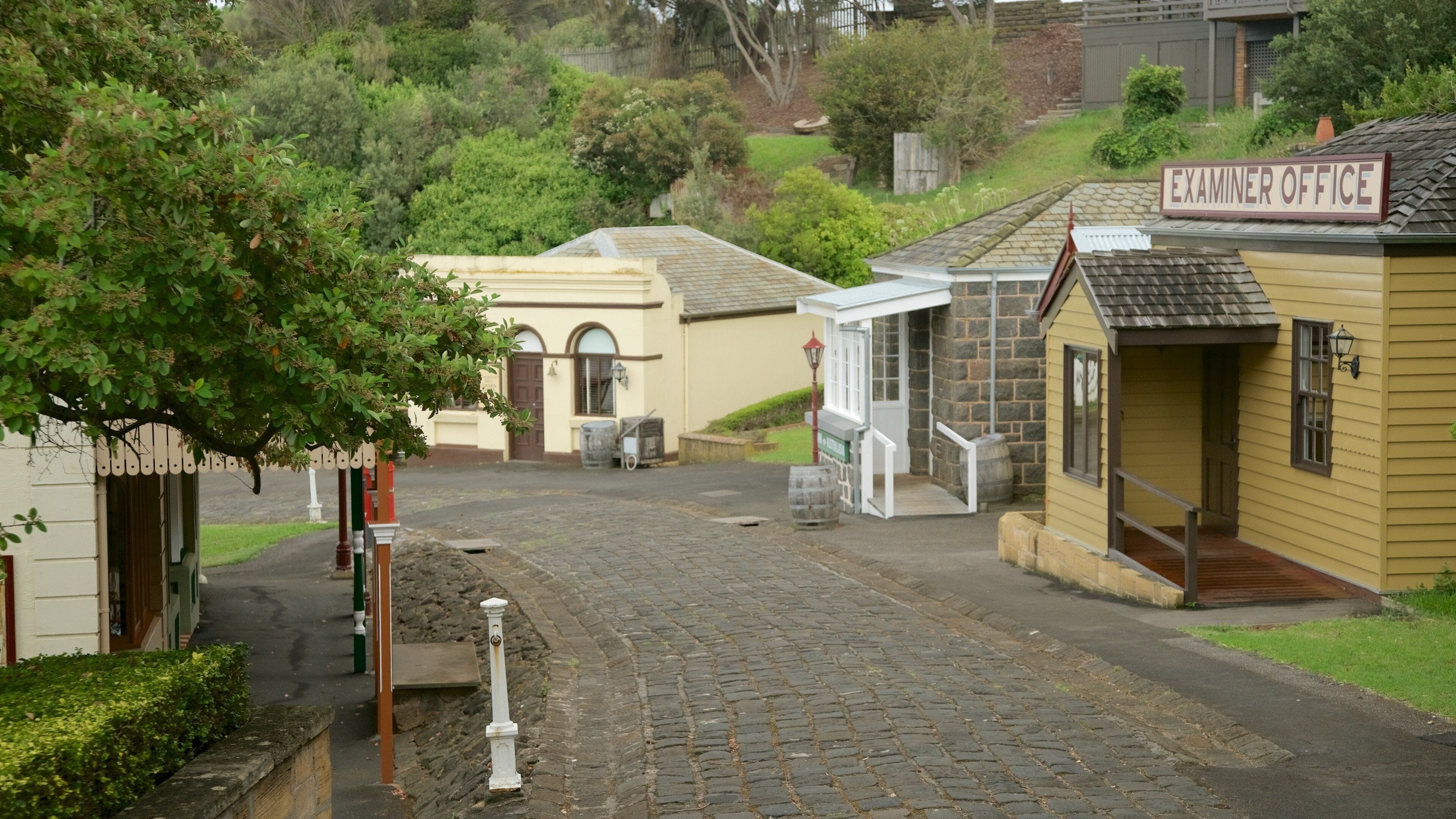 Flagstaff Hill Maritime Village which includes a small town or village