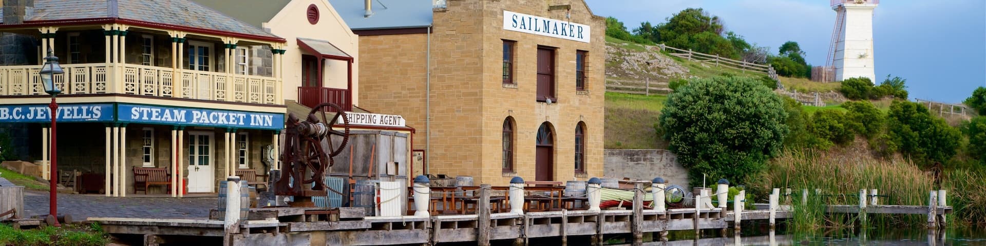 フラッグスタッフ ヒル マリタイム ビレッジ フィーチャー 灯台, 標識 と 湾岸あるいはハーバー