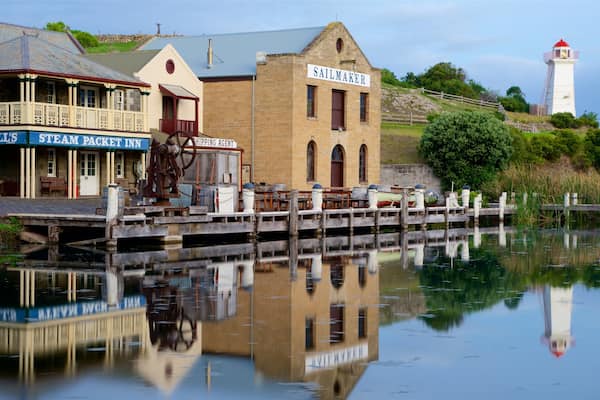 フラッグスタッフ ヒル マリタイム ビレッジ フィーチャー 灯台, 標識 と 湾岸あるいはハーバー