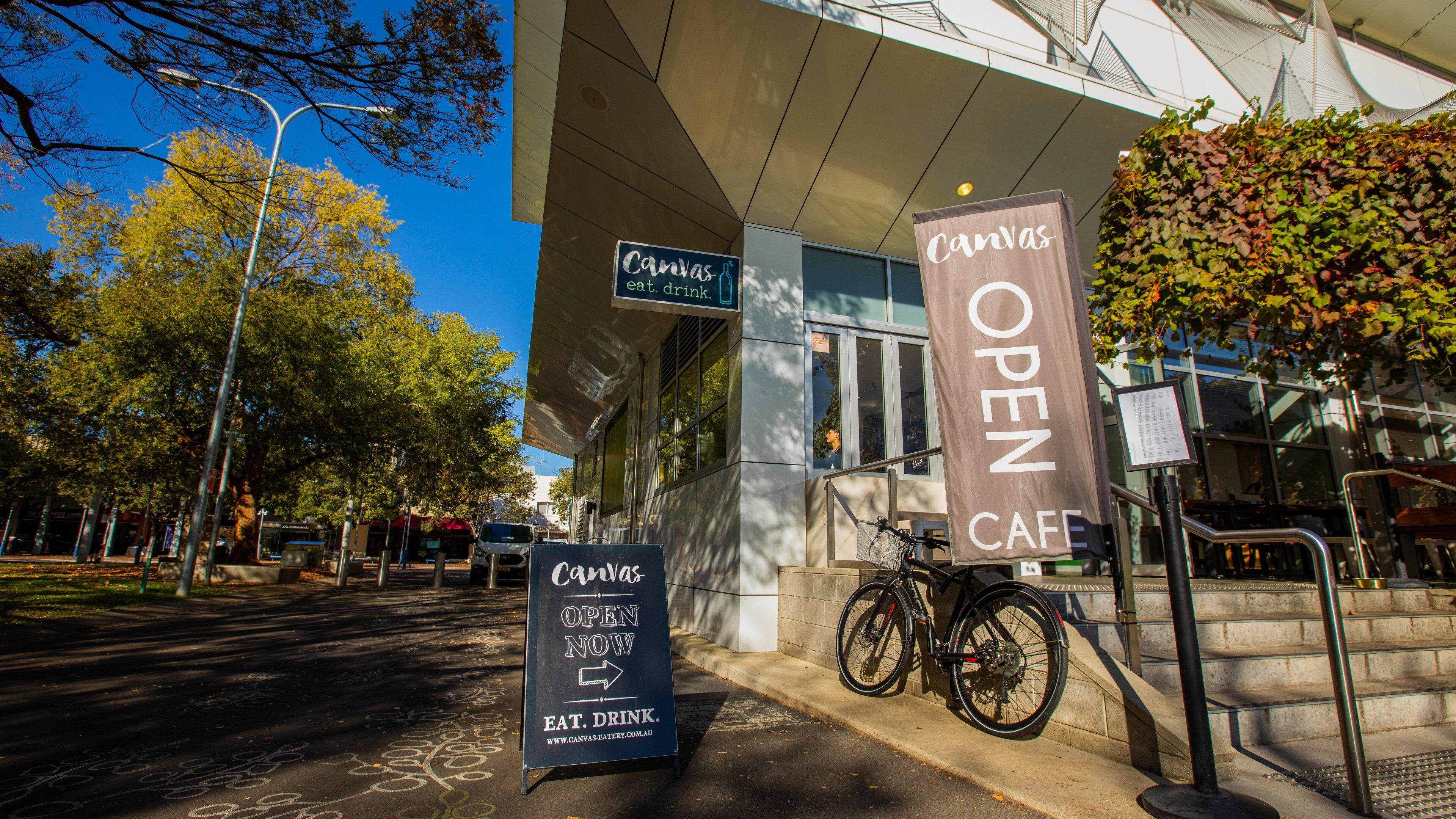 Murray Art Museum Albury showing signage