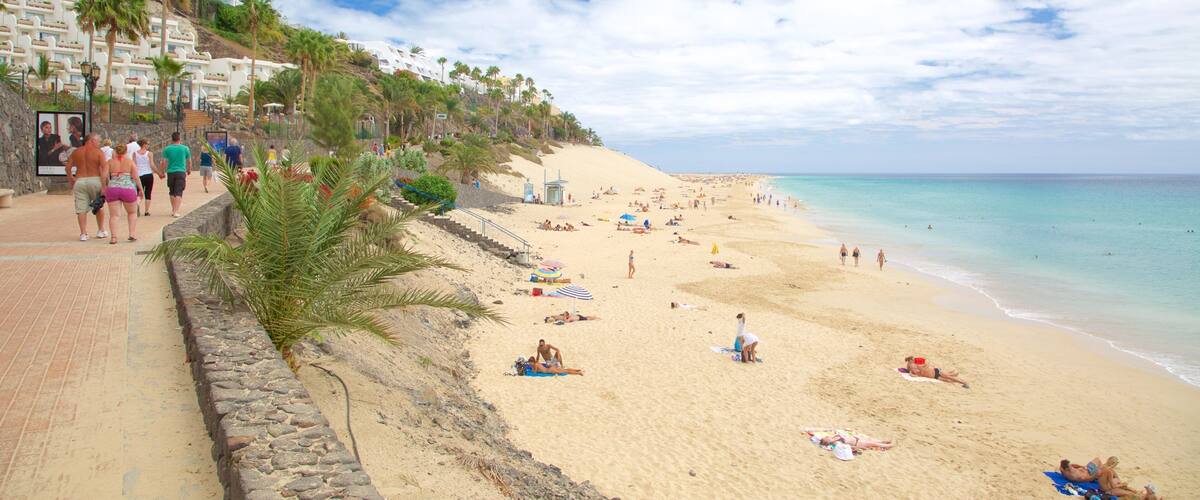 Morro Jable welches beinhaltet allgemeine Küstenansicht und Sandstrand