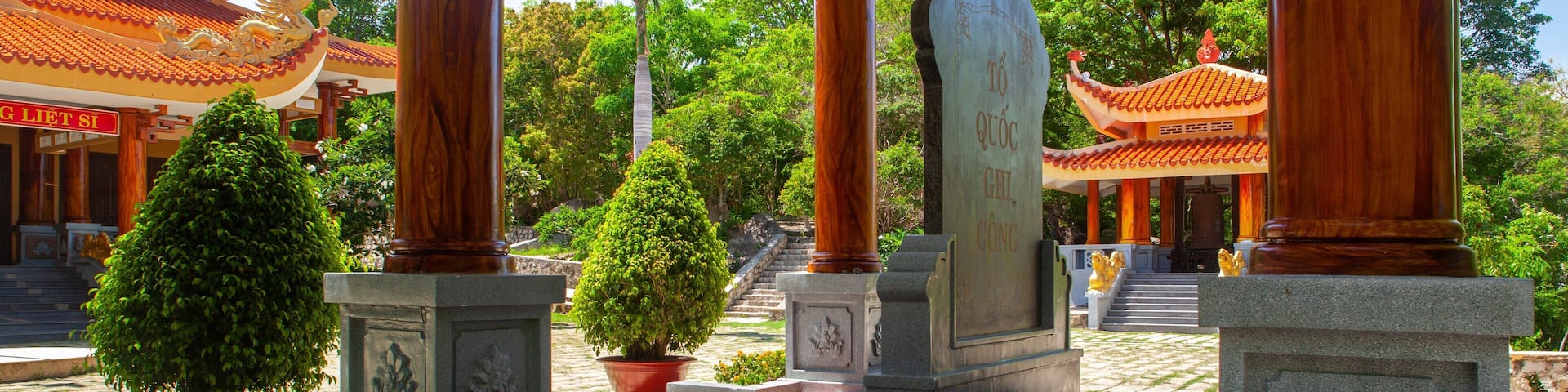 Minh Dam Mountain showing a temple or place of worship and heritage elements