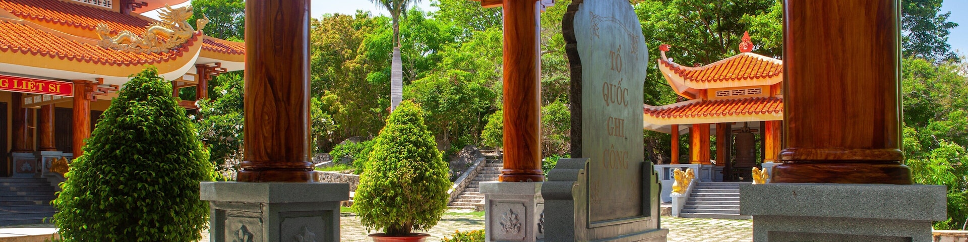 Minh Dam Mountain showing a temple or place of worship and heritage elements