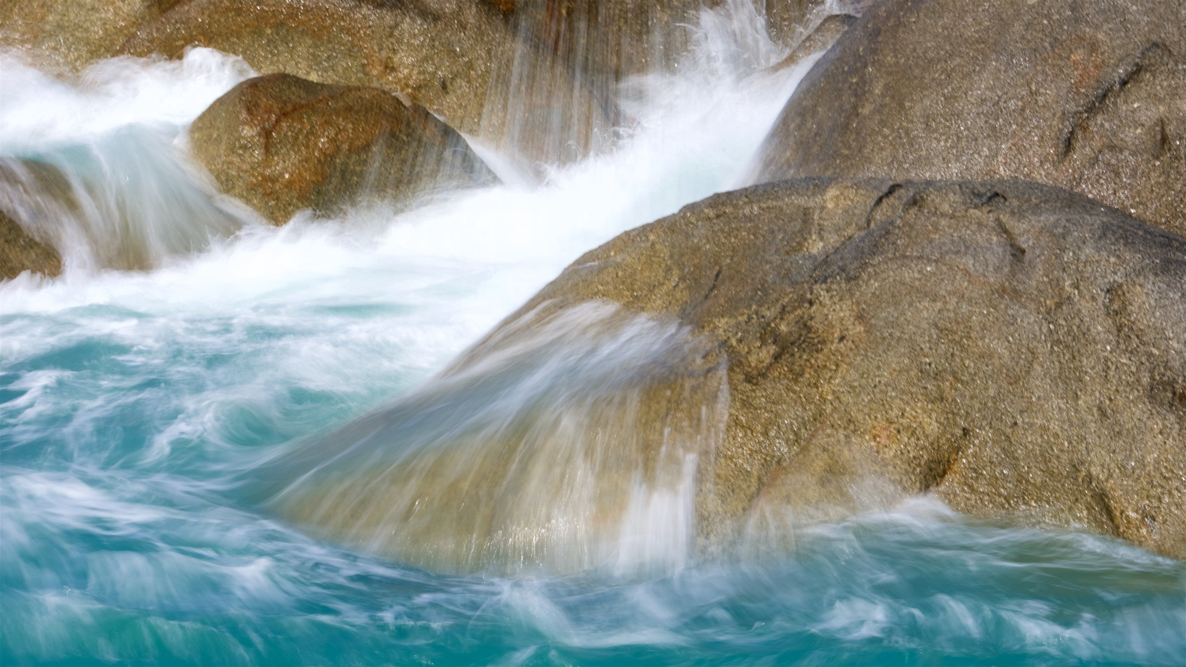Hin Ta and Hin Yai som inkluderar en hamn eller havsbukt, surfing och klippig kustlinje