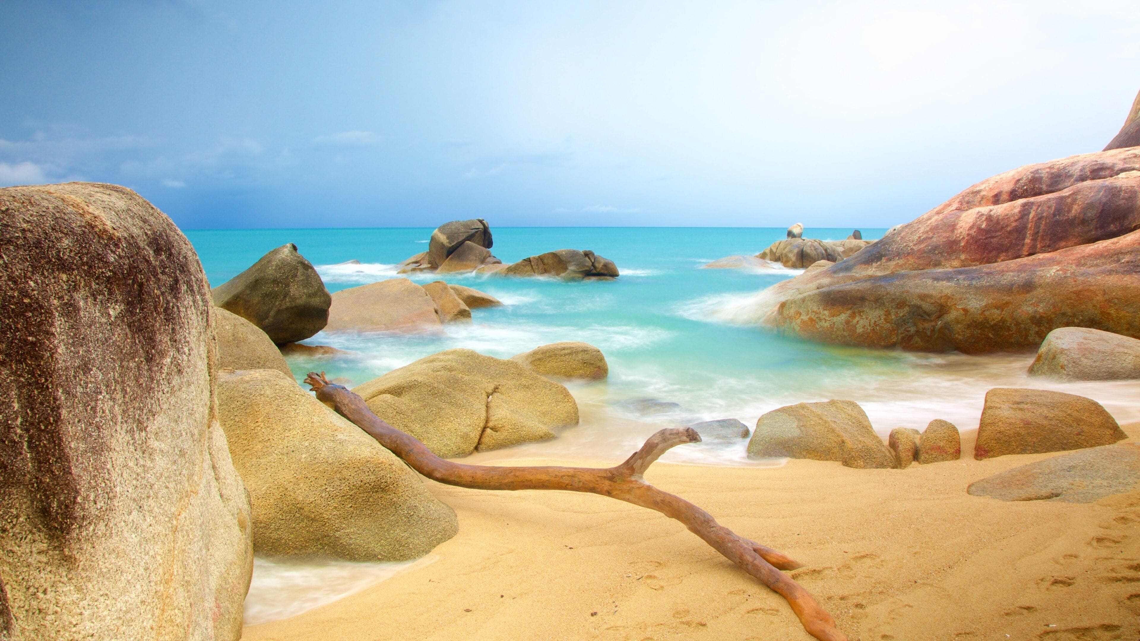 Hin Ta en Hin Yai bevat rotsachtige kustlijn