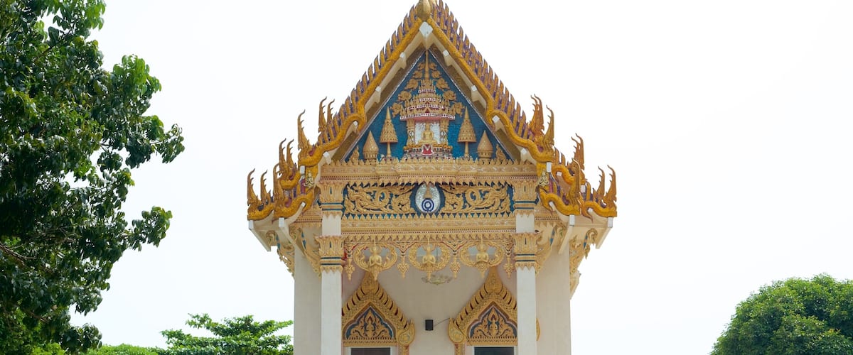 Khunaram Temple showing a temple or place of worship