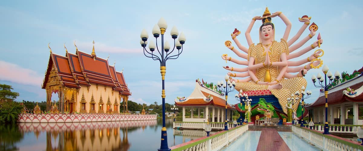 Wat Plai Laem featuring religious elements, a temple or place of worship and a statue or sculpture