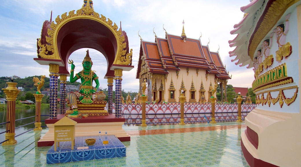Temple Wat Plai Laem mettant en vedette aspects religieux et temple ou lieu de culte