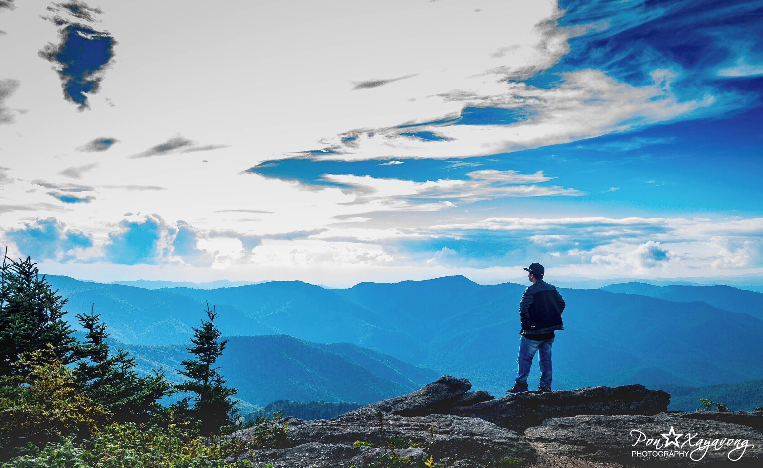 From Mt. Mitchell state park there a little trail called Black Mountain crest trail where it take u to a beautiful view call Mount Craig