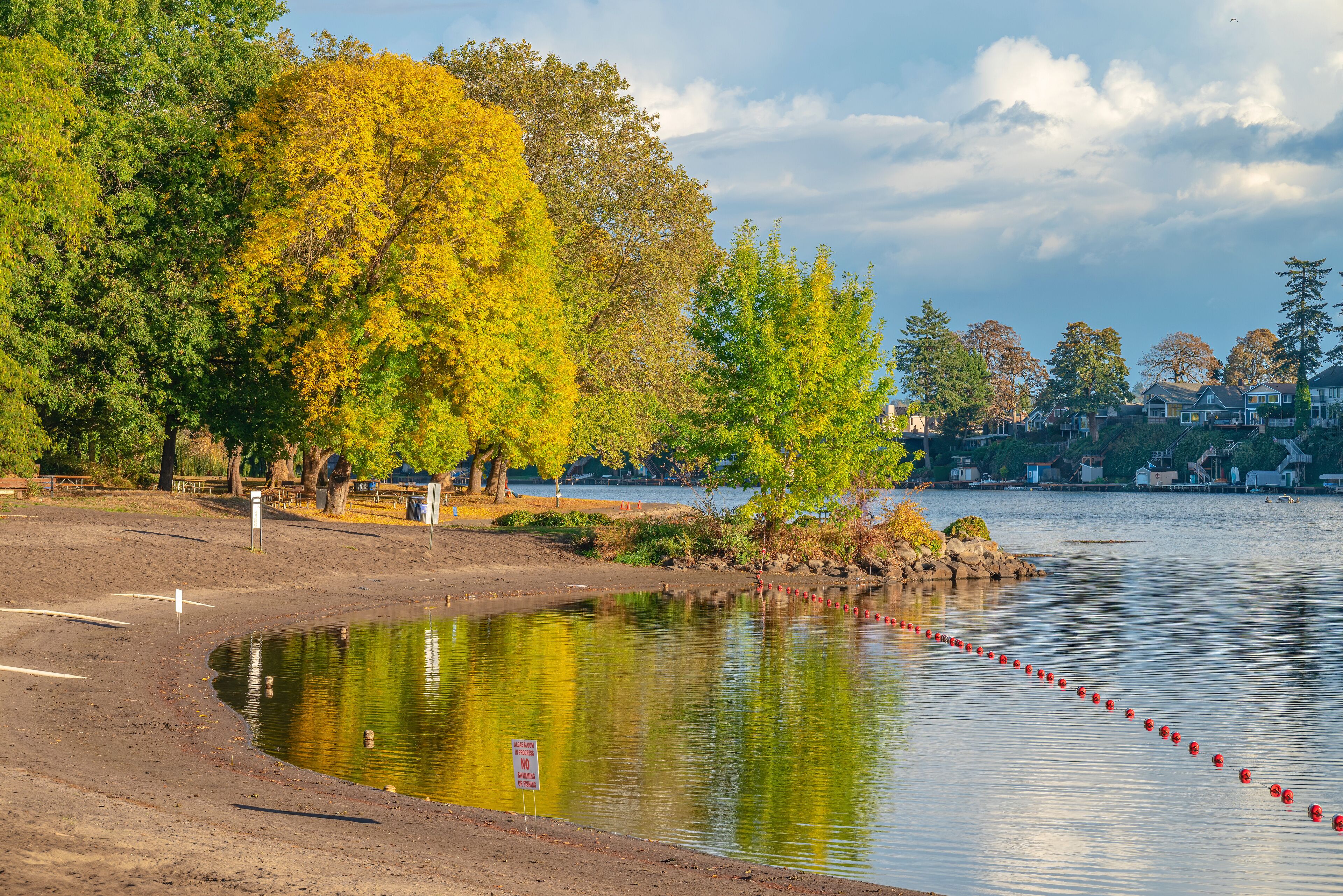 Signs of Fall weather in a public park Fairview Oregon.