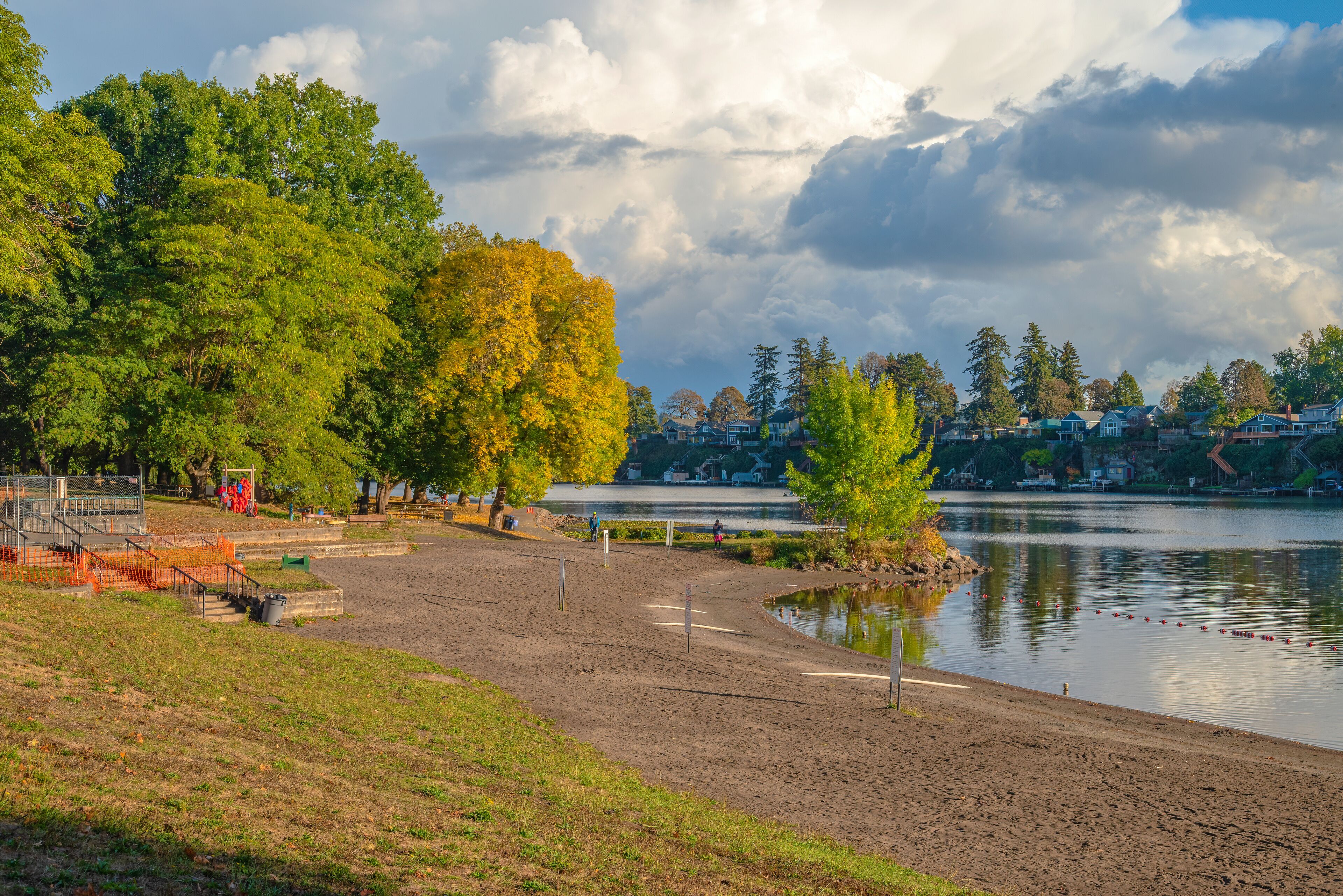 Signs of Fall weather in a public park Fairview Oregon.