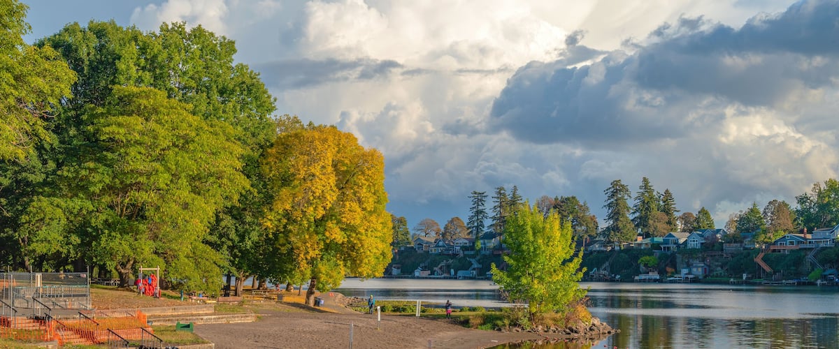 Signs of Fall weather in a public park Fairview Oregon.