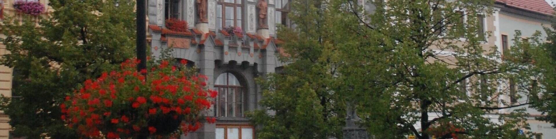A small town with a historical centre.
There's not an abundance of things to do here, although the city centre is very compact and pleasant to walk around, Nice architecture and a well kept main square.
The Prachatice Pivovar was a very good place for a beer.