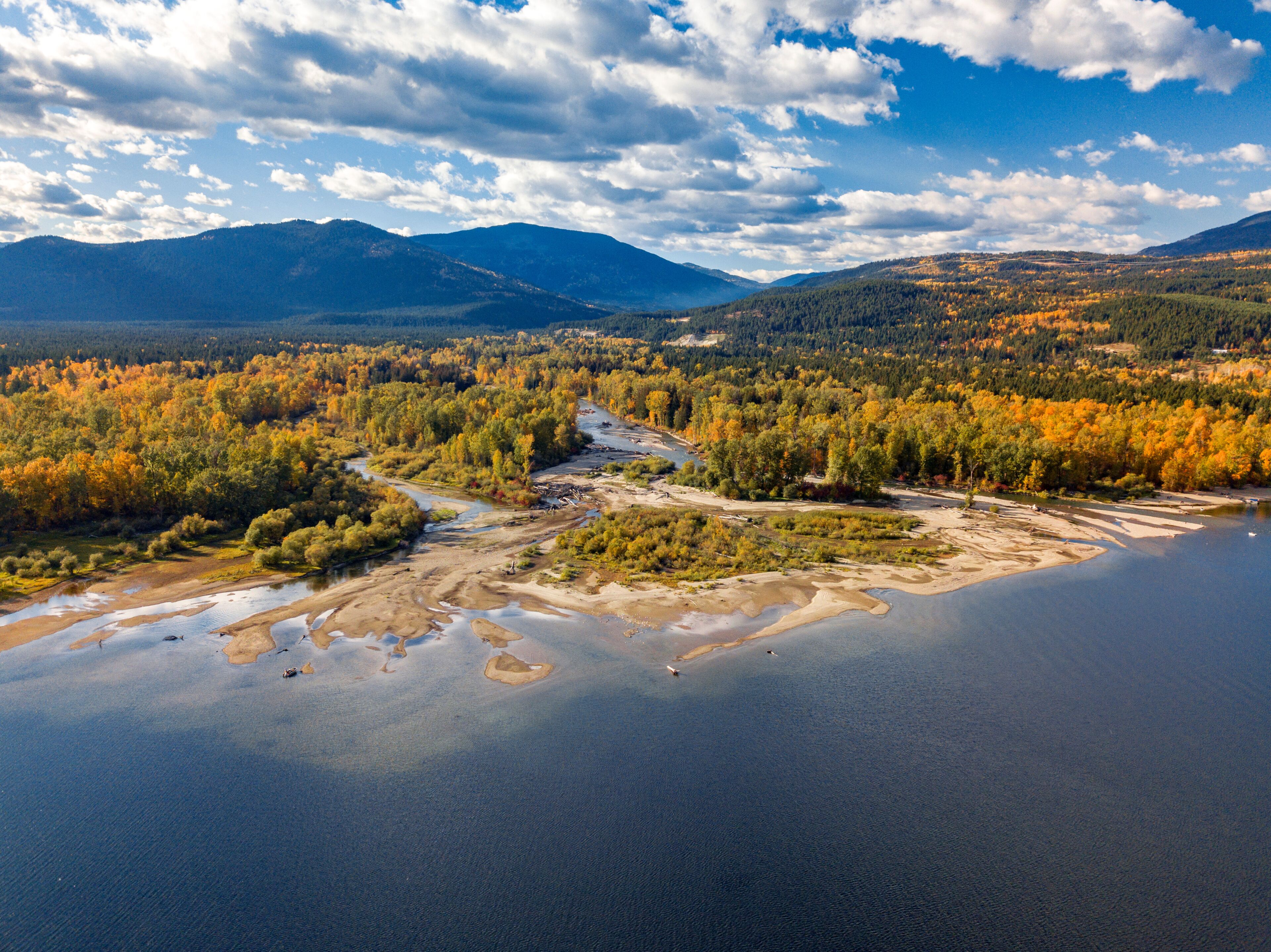 Canada, British Columbia, Aerial view of Shuswap Lake in autumn