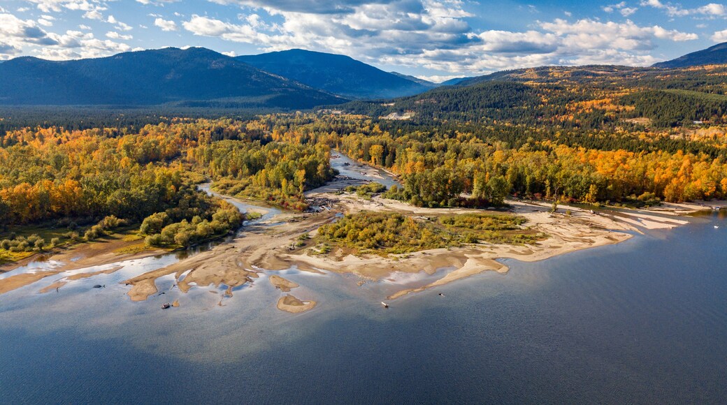 Canada, British Columbia, Aerial view of Shuswap Lake in autumn