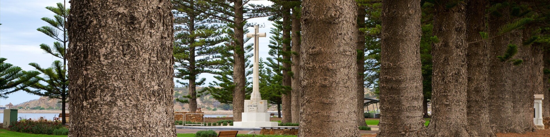 Soldier Memorial Gardens which includes general coastal views and a park